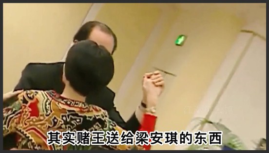 “口无遮拦”何鸿：对徐小凤开低俗玩笑，却反被怼到下不来台！