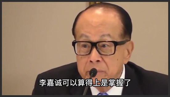 同样是和女王合照，何鸿霸气外露气场一点不输，李嘉诚逊色太多